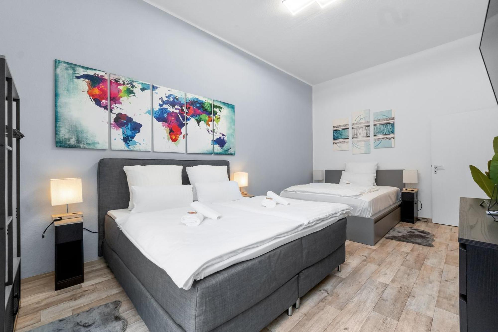 Tolles Design, Hochwertig, Vollausstattung, 3 Zimmer, Grosses Bad & Gaeste-Wc, Grosse Kueche, 3 X Smart Tv, 11 Min Zum Hbf Duisburg Exterior photo