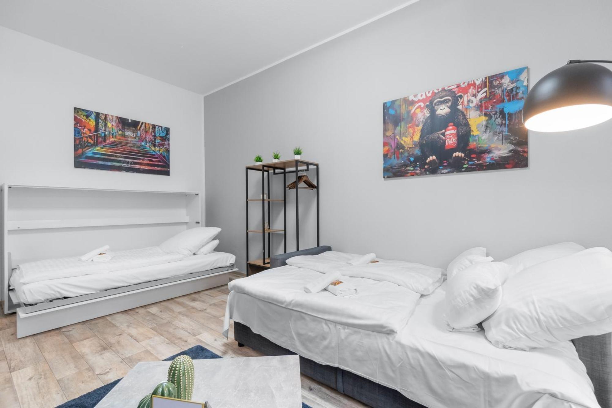 Tolles Design, Hochwertig, Vollausstattung, 3 Zimmer, Grosses Bad & Gaeste-Wc, Grosse Kueche, 3 X Smart Tv, 11 Min Zum Hbf Duisburg Exterior photo