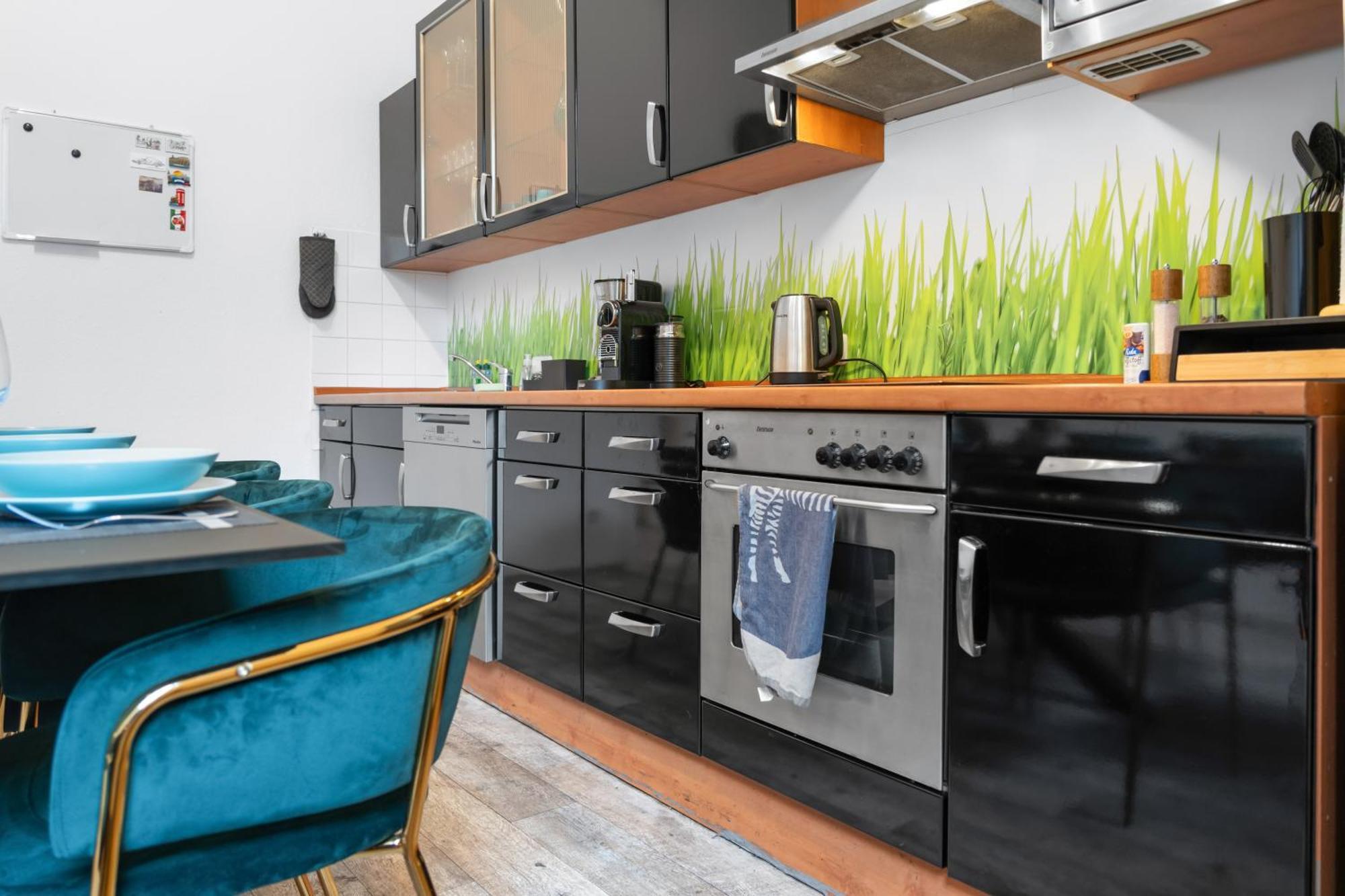 Tolles Design, Hochwertig, Vollausstattung, 3 Zimmer, Grosses Bad & Gaeste-Wc, Grosse Kueche, 3 X Smart Tv, 11 Min Zum Hbf Duisburg Exterior photo