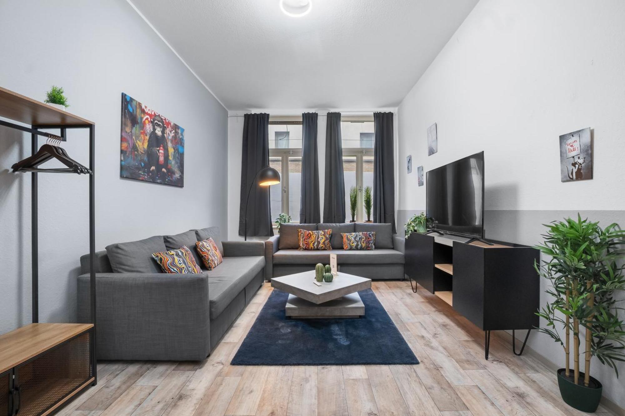 Tolles Design, Hochwertig, Vollausstattung, 3 Zimmer, Grosses Bad & Gaeste-Wc, Grosse Kueche, 3 X Smart Tv, 11 Min Zum Hbf Duisburg Exterior photo